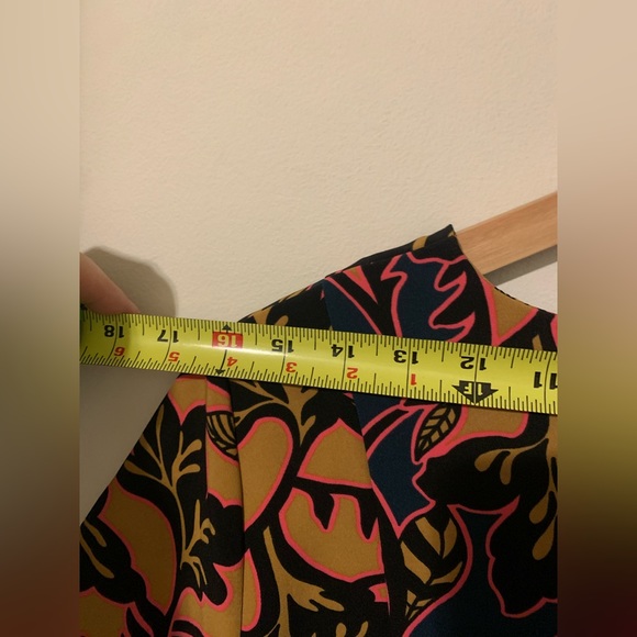 Super flattering top shop mini dress. - Picture 5 of 8